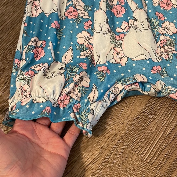 Bunny Outfit - Picture 3 of 9